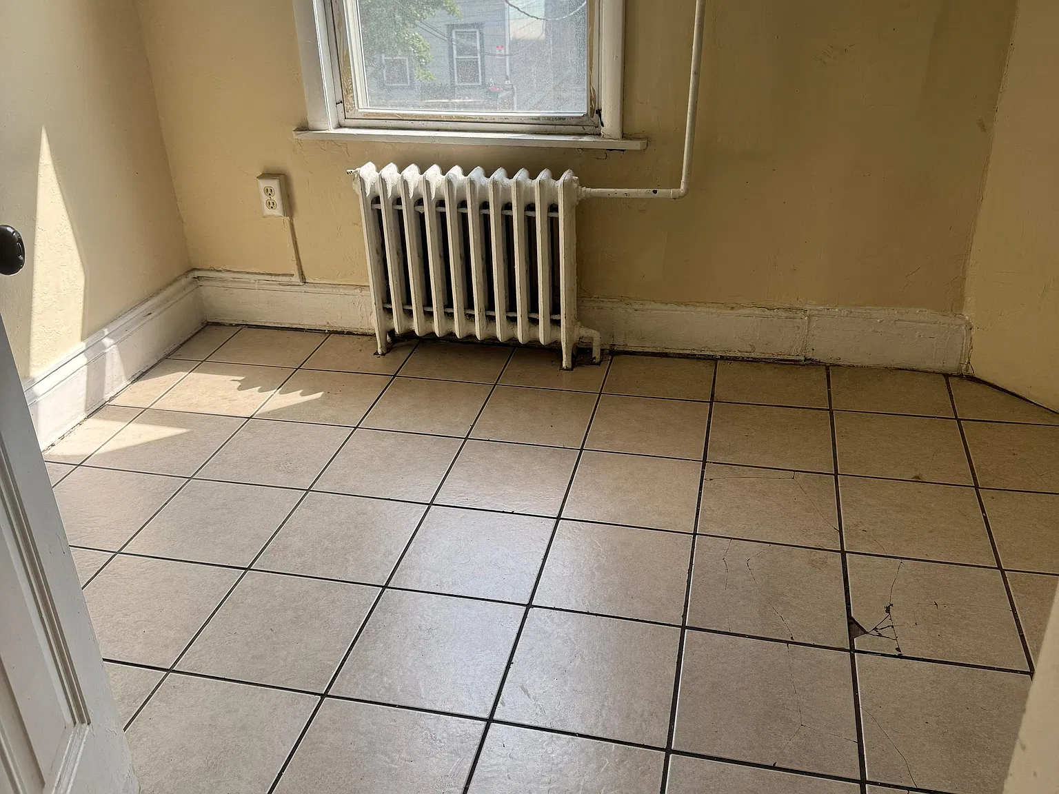4 bed, 1870 sqft, $2,200 — Photo 1