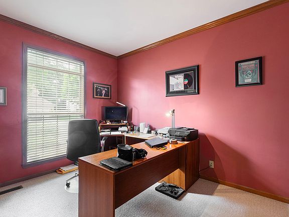 5th image of 556 Prescott Ln