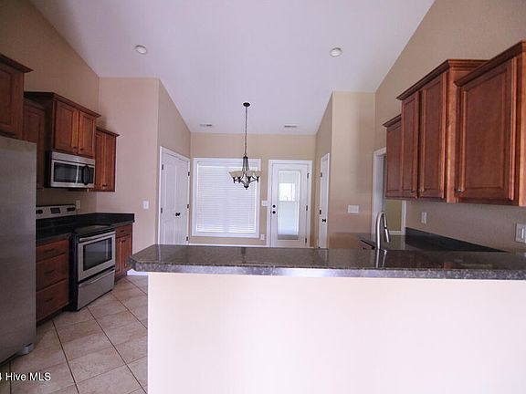 4th image of 3345 Ellsworth Dr #B
