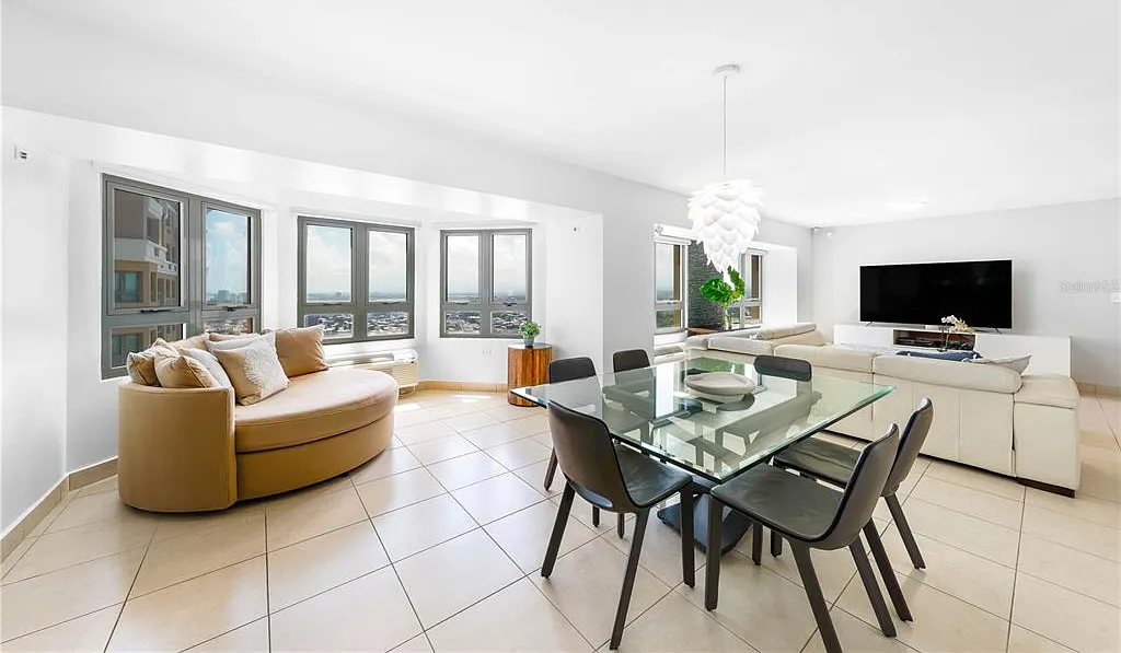 2 bed, 2.0 bath, 1337 sqft, $5,500 — Photo 2