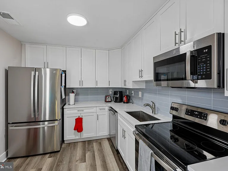 2107 Fort Davis St SE #301 — Photo 9