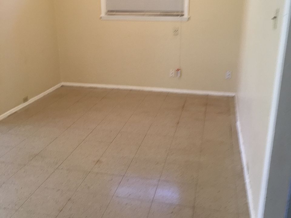 1st image of 4046 Robinhood Dr