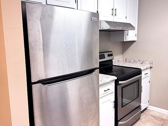 4th image of 131 Candlebrook Dr