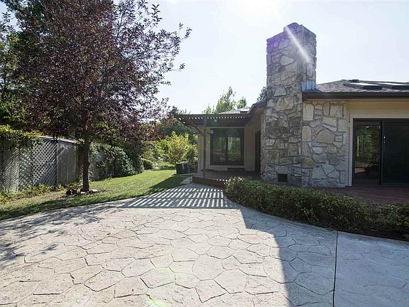 4th image of 153 N Dartmouth Dr