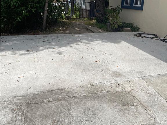 2nd image of 8925 Yolanda Ave #8925