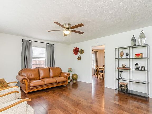 3rd image of 281 Montgomery St