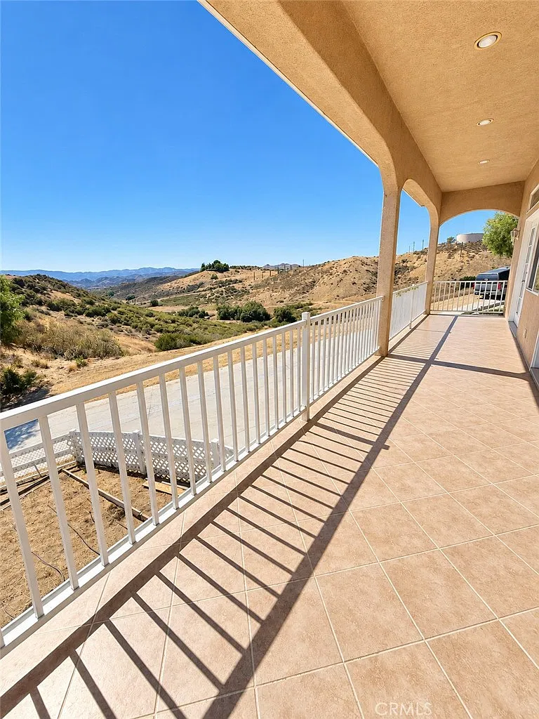 4 bed, 3.5 bath, 2000 sqft, $3,800 — Photo 3