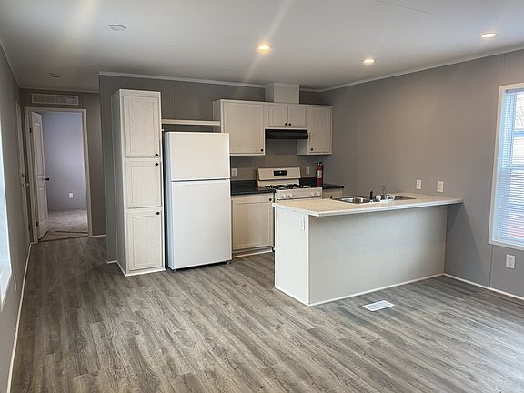2nd image of 2601 Colley Road Site #7