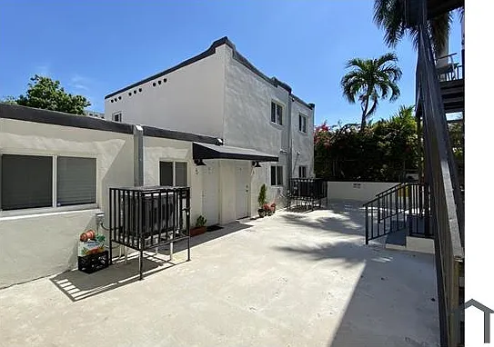 1059 SW 3rd St #7 — Photo 13