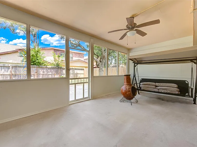 7302 Greenwood Point Dr — Photo 40