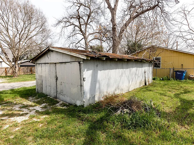 991 W Mill St — Photo 28