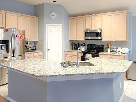 5th image of 6605 Redwood Ln
