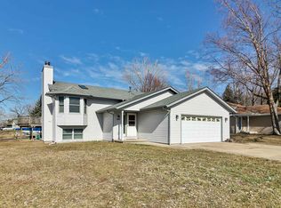 100 Stanford Way NE, Poplar Grove, IL 61065