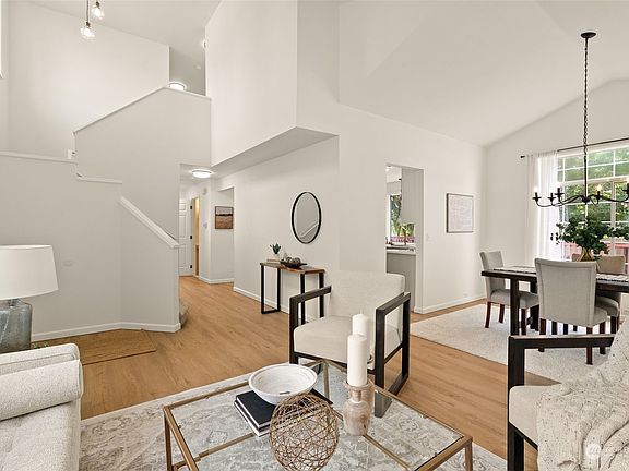 4th image of 9335 Eld Court NE