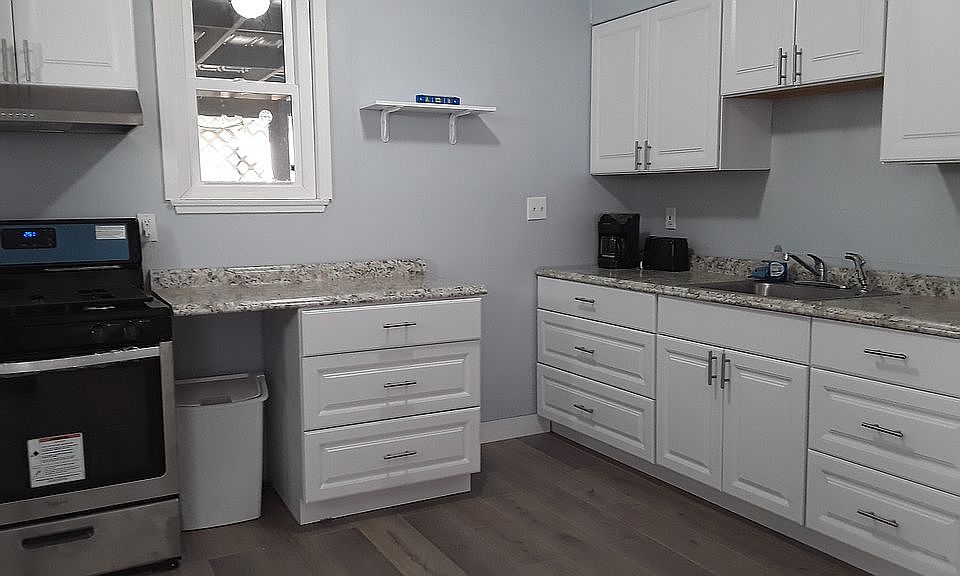 2nd image of 84590 Searles St
