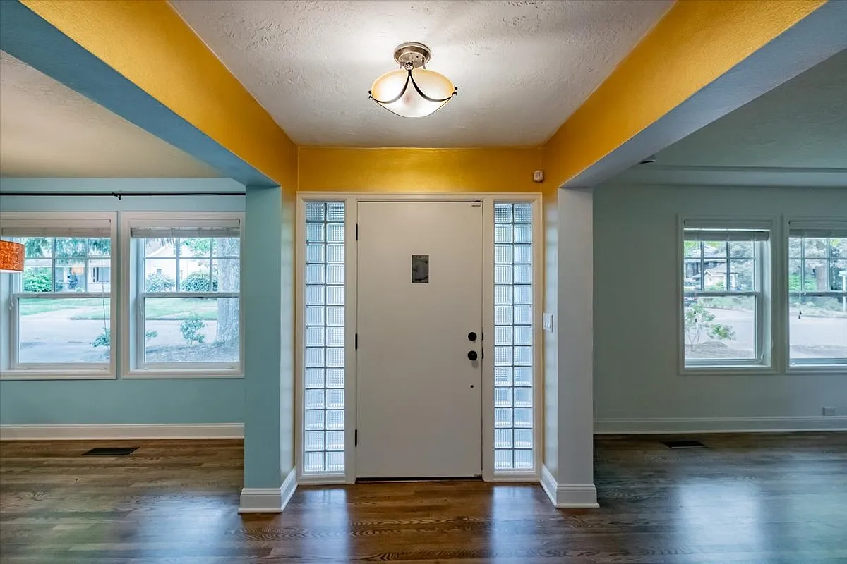 4 bed, 2496 sqft, $2,850 — Photo 3