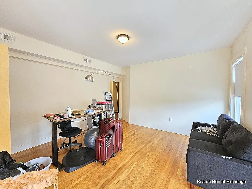 3 bed, 1800 sqft, $4,000 — Photo 4