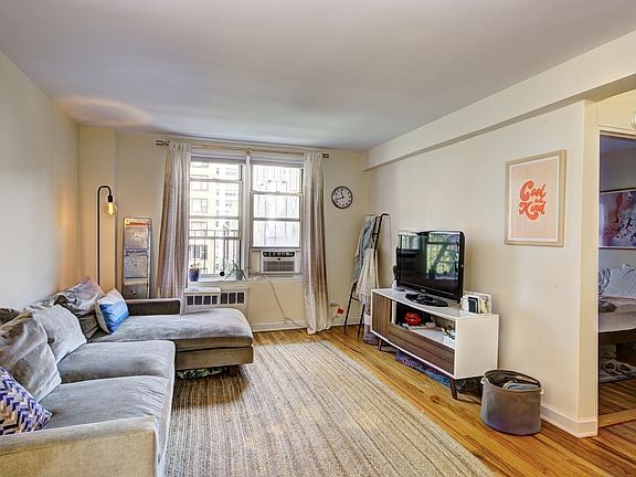 4th image of 200 E 17th St APT 4F
