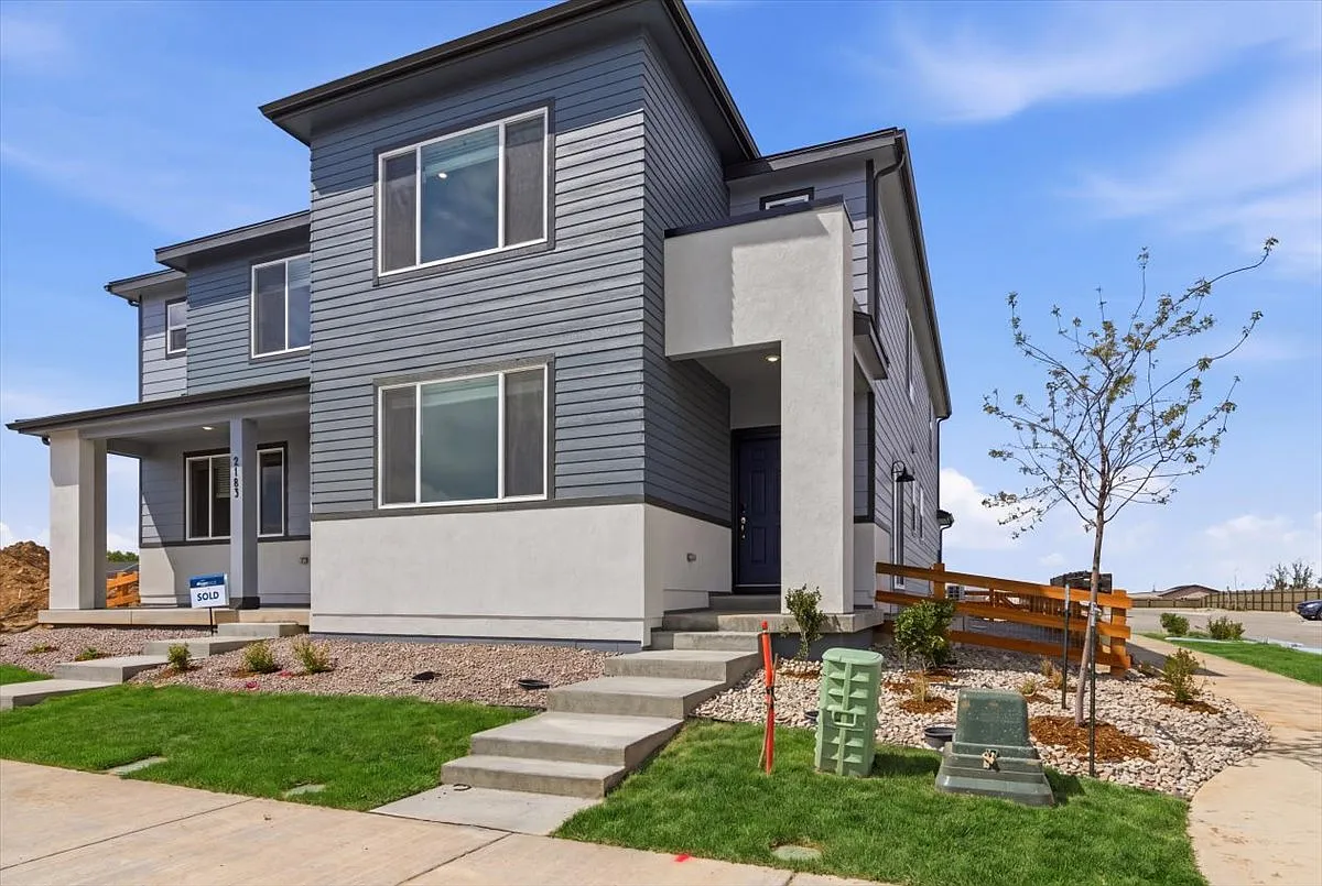 3 bed, 2.5 bath, 2013 sqft, $2,850 — Photo 2