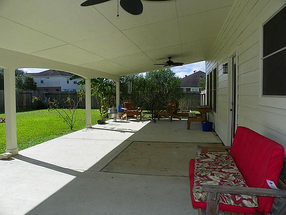 4th image of 202 Village Crest Dr