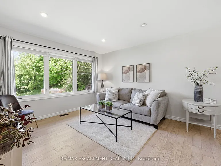 52 Grand Ave — Photo 5