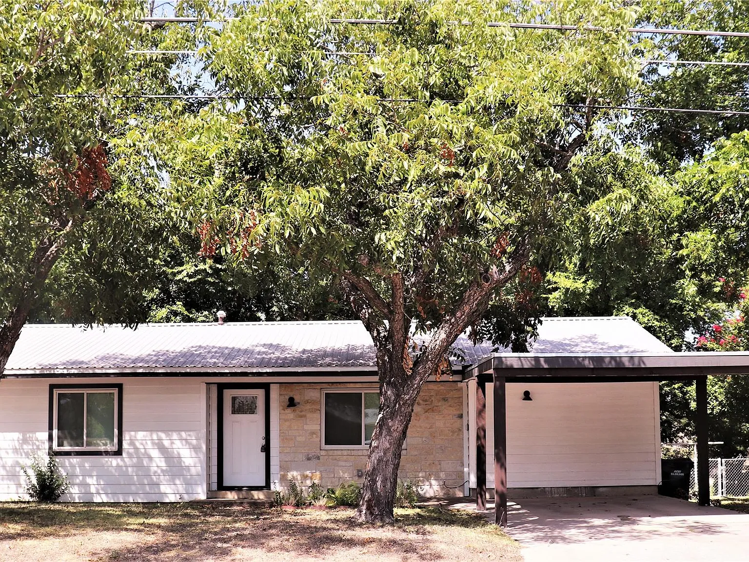 3 bed, 2.0 bath, 1189 sqft, $1,580 — Photo 1