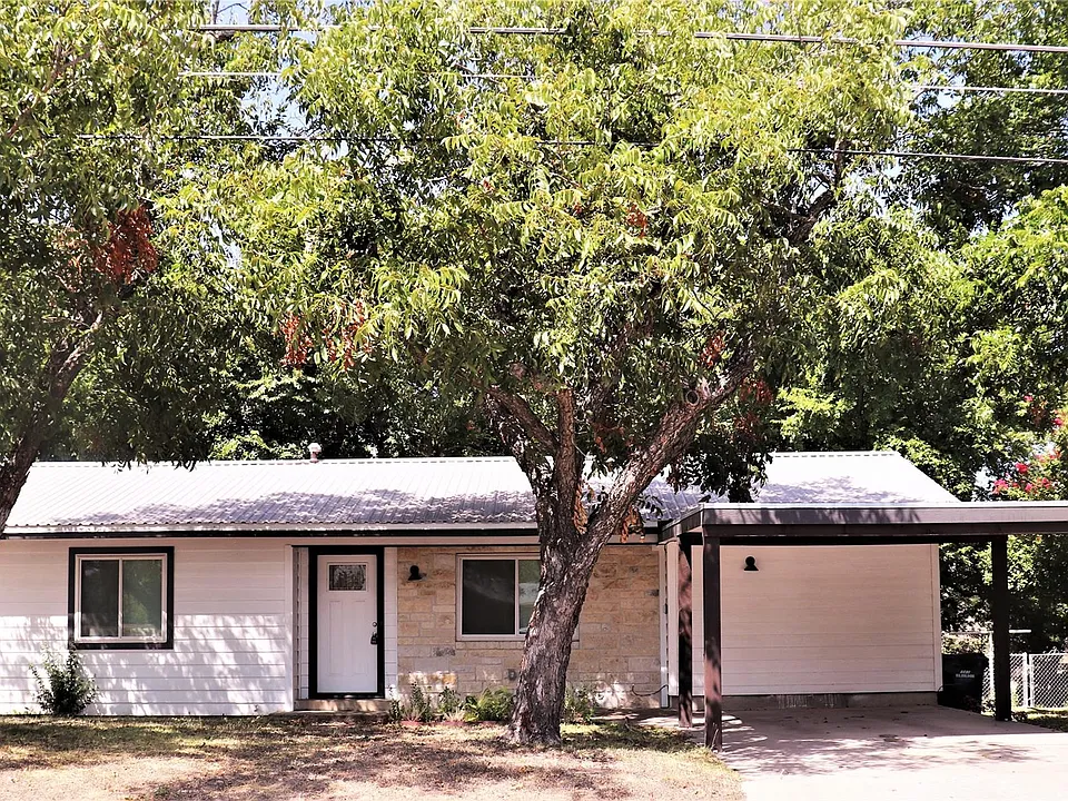 1002 N Main St