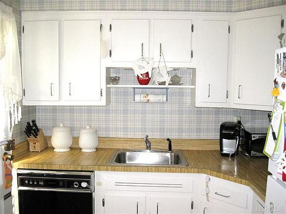 3rd image of 12 Webb Pl