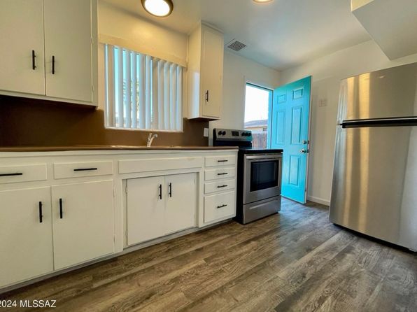 2461 N Alvernon Way #2461