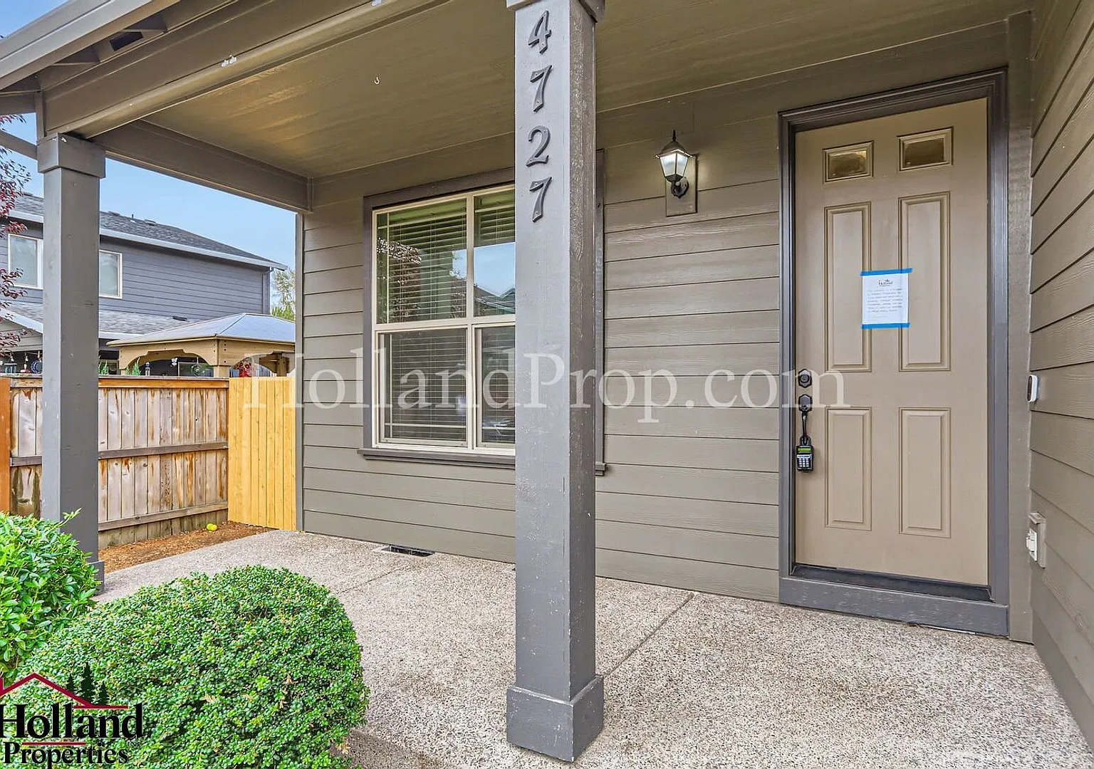 Spectacular 4-Bedroom Single-Family Home with Modern Central AC! — Photo 3