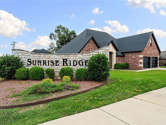 5th image of 900 Sunset Ln