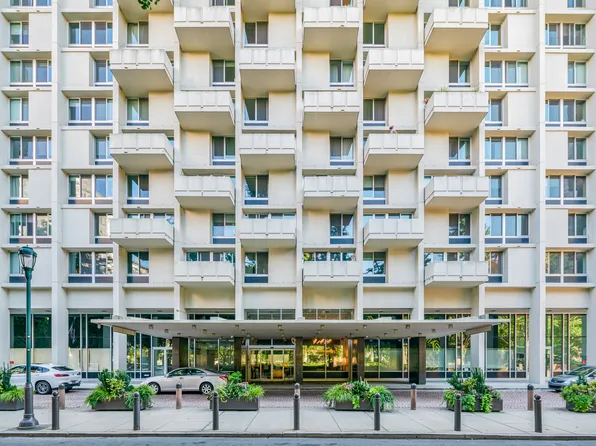 604 S Washington Sq APT 2106, Philadelphia, PA 19106