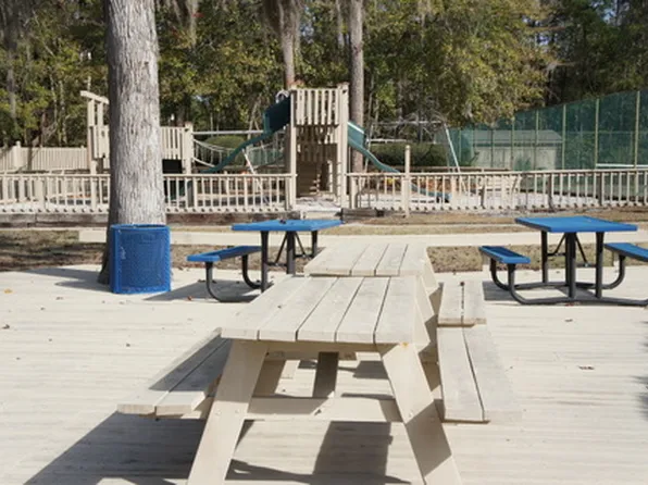 5 Gumtree Rd, Hilton Head Island, SC 29926