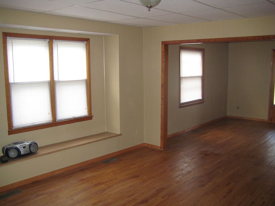 2nd image of 1306 S Laura Ave