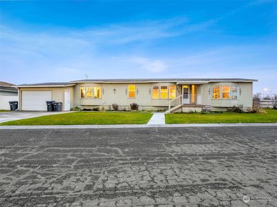 2240 W Broadway Avenue UNIT 240, Moses Lake, WA, 98837