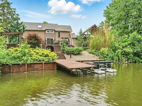 2nd image of 26301 Wildwood Dr