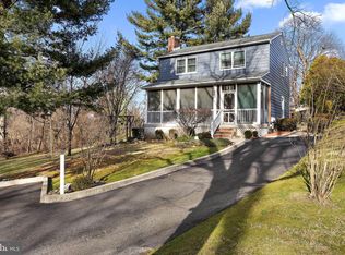 235 W Dupont St, Ridley Park, PA 19078