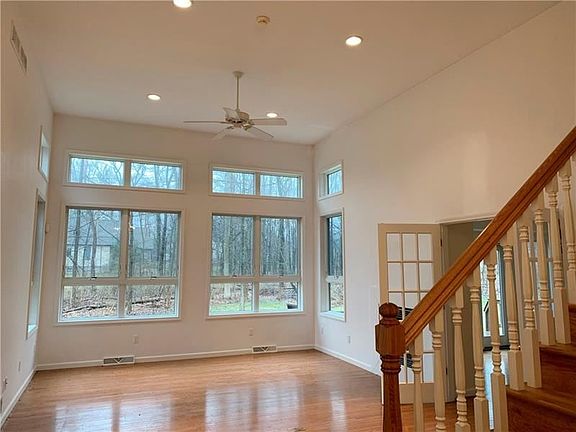 3rd image of 238 Woodland Dr