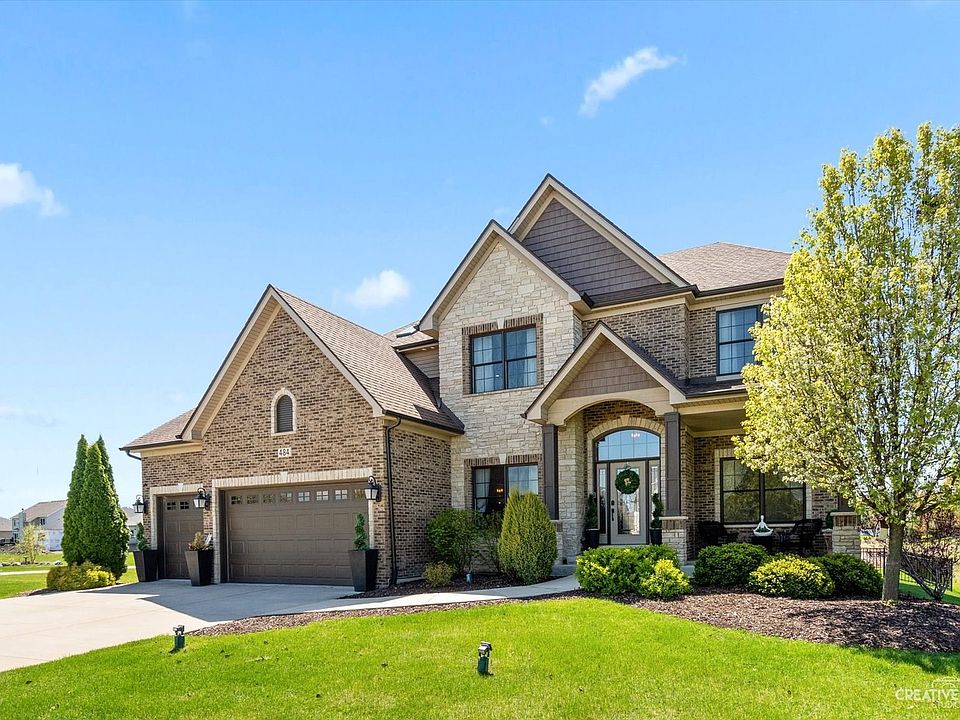 1st image of 484 Deerfield Dr