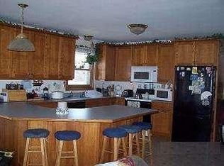 W1986 Summer Hill Dr, Helenville, WI 53137