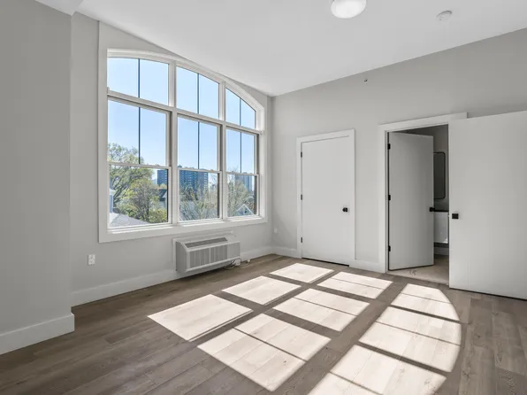 2021 Jones Road image 6 of 12