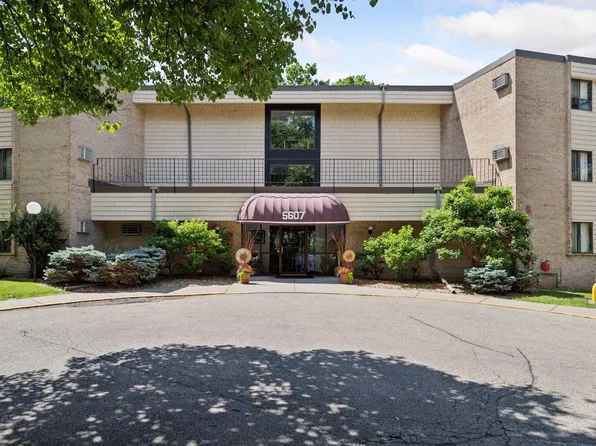 5607 Green Circle Dr APT 308, Minnetonka, MN 55343