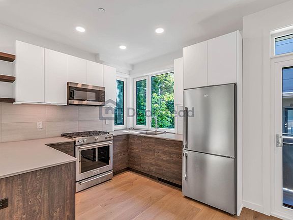 3rd image of 2615 Franklin Ave E #A
