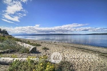 5th image of 29648 Beach Drive NE