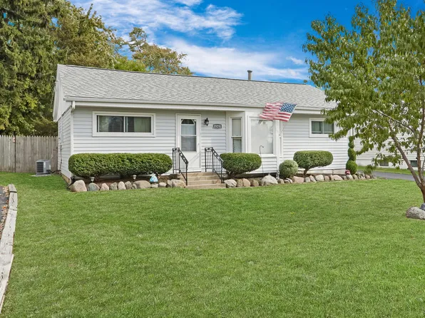 33251 N Sunset Ave, Grayslake, IL 60030