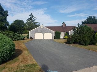 33 Gibbs Ln, Portsmouth, RI 02871