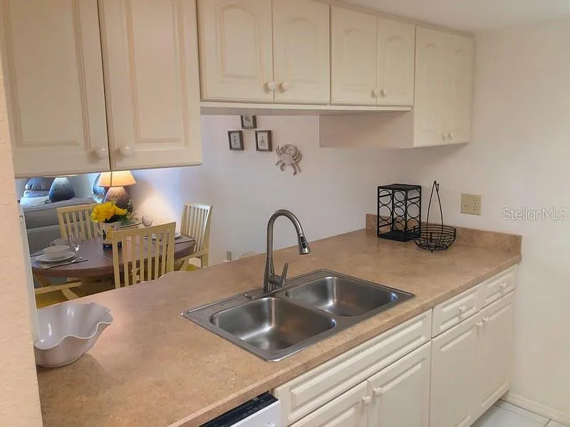 2 bed, 2.0 bath, 893 sqft, $1,900 — Photo 3
