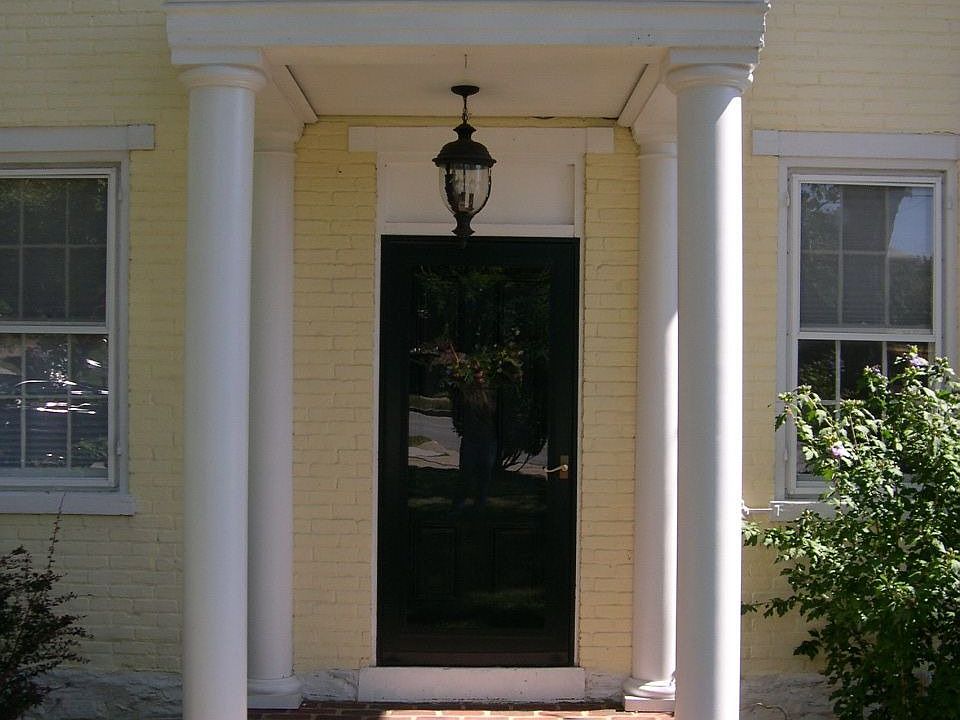 2nd image of 3 Farm House Ln