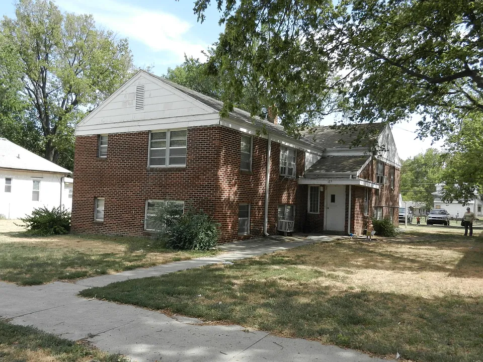 125 E 4th St #1