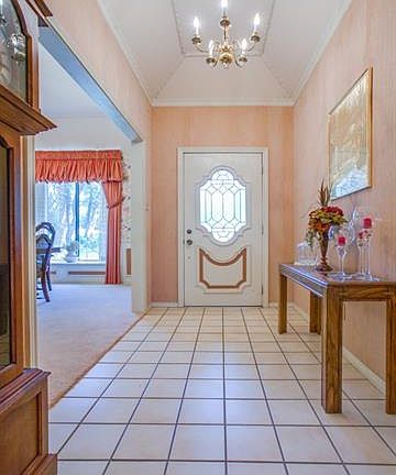 5th image of 155 Knob Hill Ln